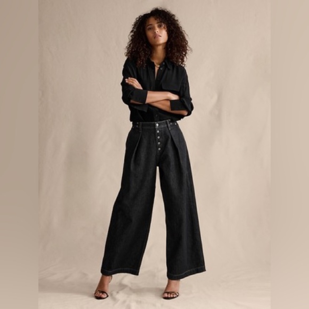BANANA REPUBLIC MID-RISE LOOSE PLEATED ANKLE JEAN